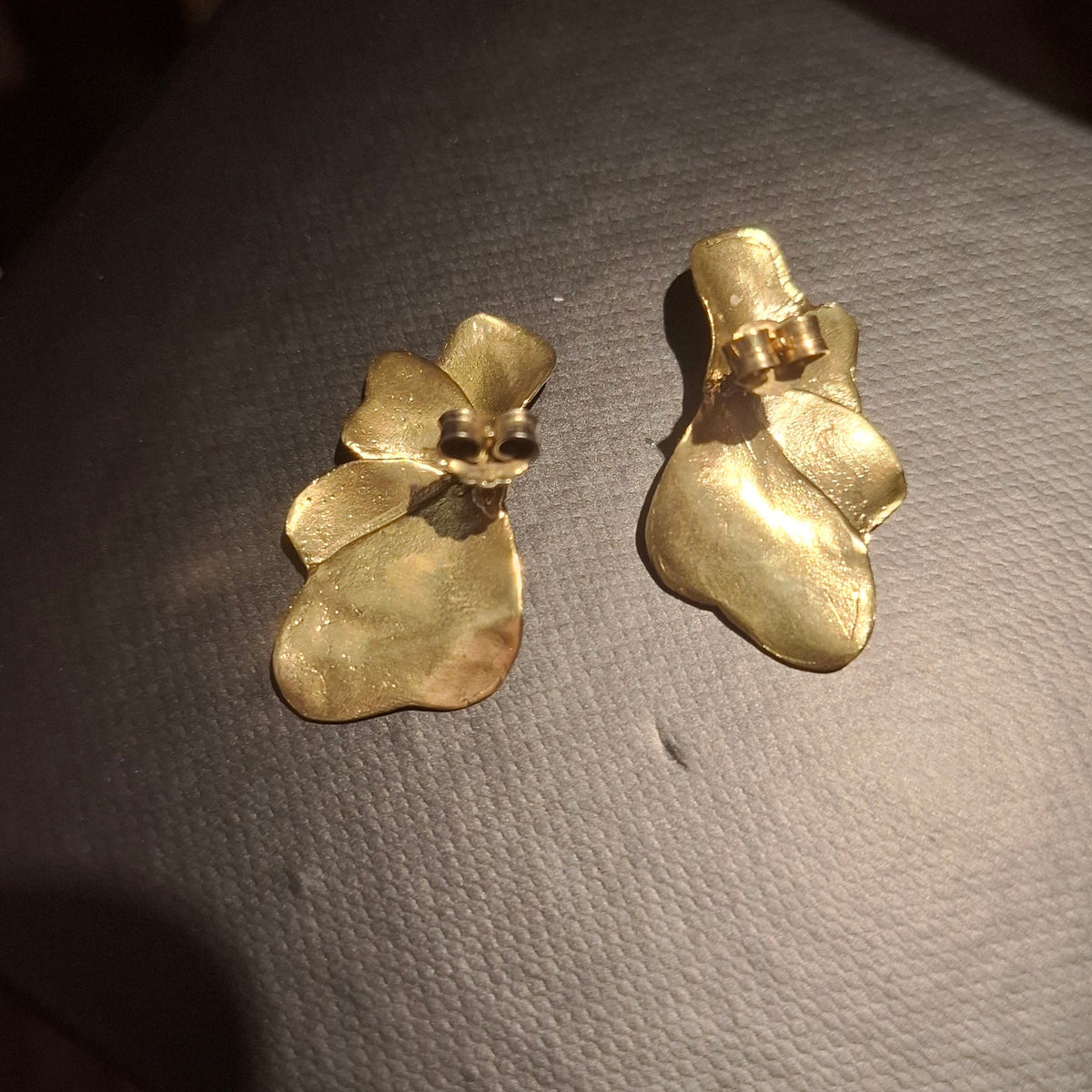 Orecchini Petali a Lobo in Brone e Argento